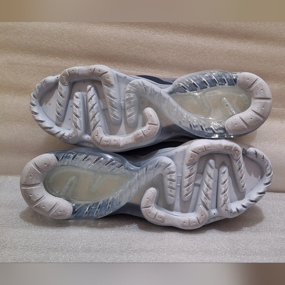Nike Air VaporMax Moc Roam Sneakers - Picture 4 of 6